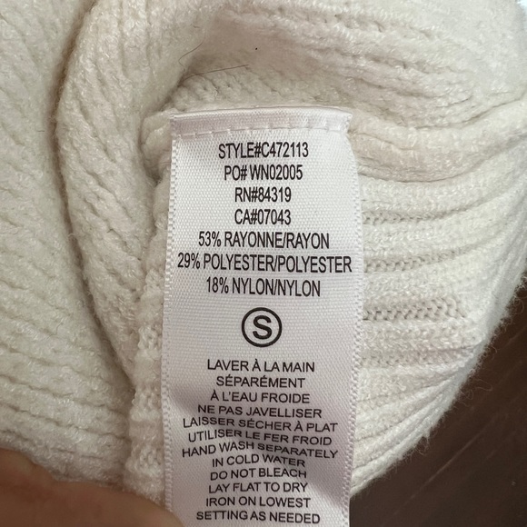 White Turtleneck Sweater (S) - Picture 4 of 6